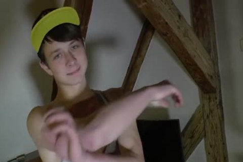 Elliott Holloman Flexes, Bathes, Shaves, Wanks, And Cums