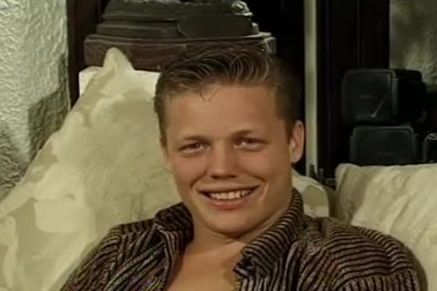 fashionable blonde Enjoys A nice bang With new ally