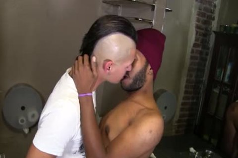 Roberto Gaucho & Matheus Axel - bare In Brazil