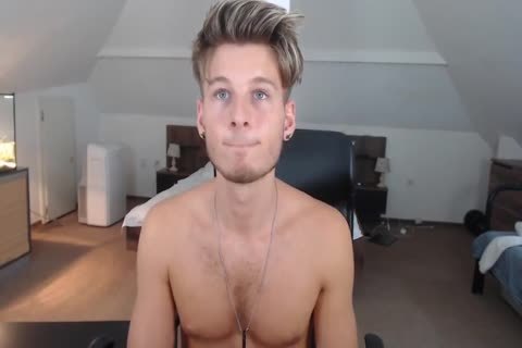 Blond chap With Large 10-Pounder cam