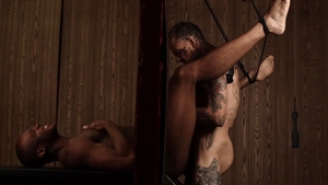 MEN - Trent King bondage