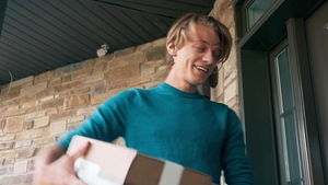 Men: Cock Flashing Ghost Distracts Runners