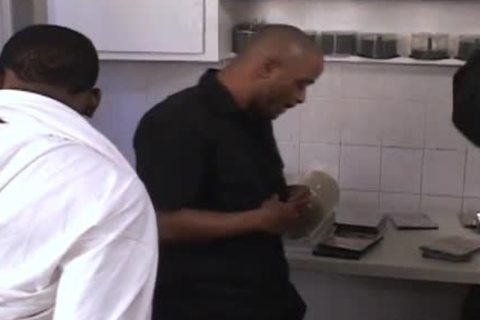 This talented thug copulates 2 massive dark dongs